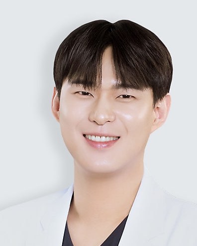 Dr. Lee Jeong-baek, Integrated Dentistry — Today Dental Clinic